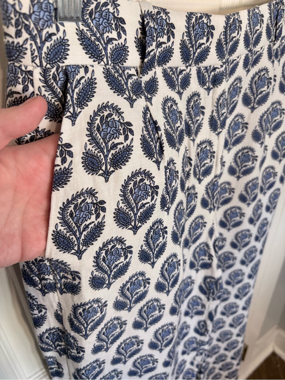 J.Crew | Straight-Leg Essential Pant in Bouquet Block Print Chelsea Linen 6T - Picture 5 of 11